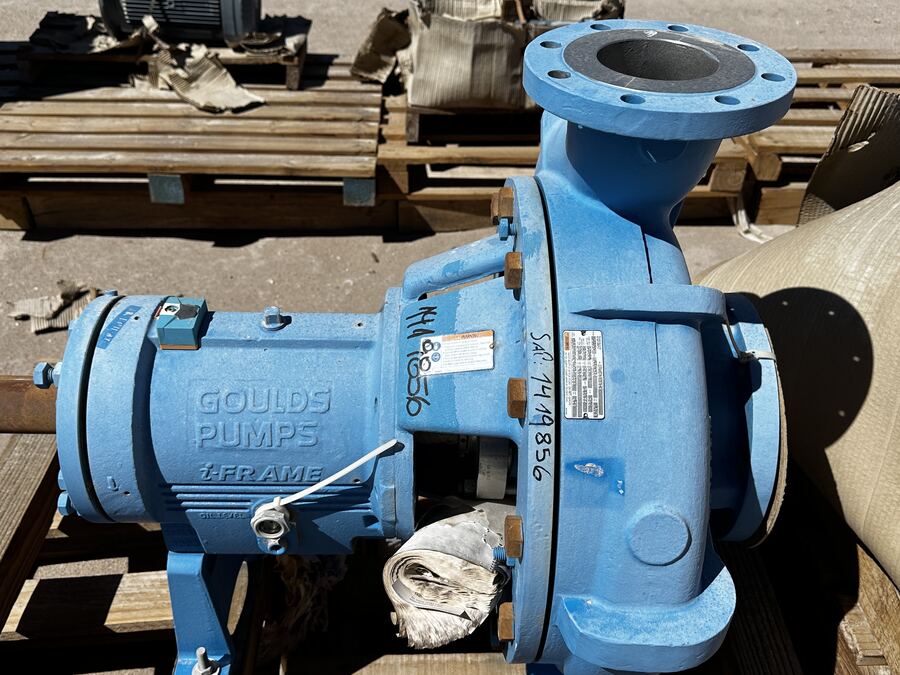 Bomba de proceso industrial sobre pallet, remate de activos Codelco