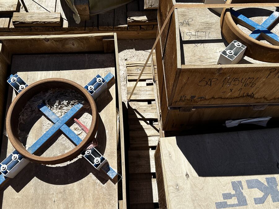 Rodamientos SKF y anillos de sello en cajas de madera, remate Codelco 21 de octubre